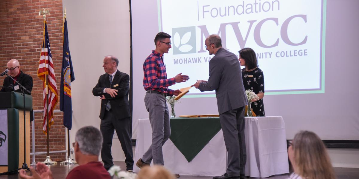 Scholar received award 3