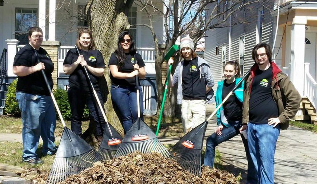 Intergeneration Cleanup Students at Intergeneration Cleanup