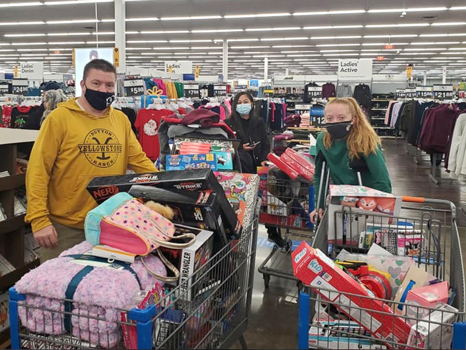 Kidz N’ Coaches students and advisors shopping for gifts for local children