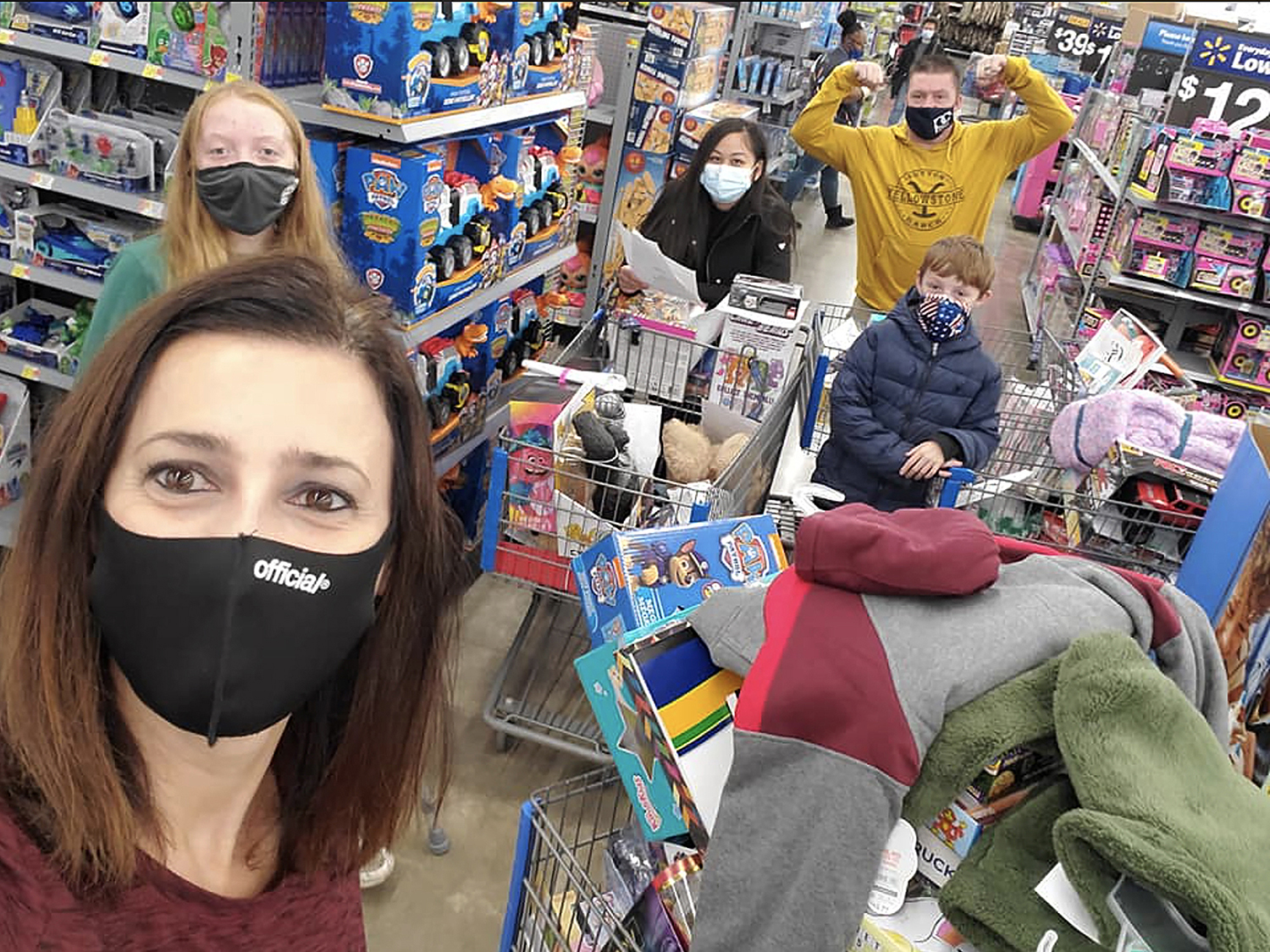 Kidz N’ Coaches students and advisors shopping for gifts for local children